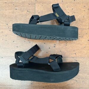 Teva Flatform Sandal